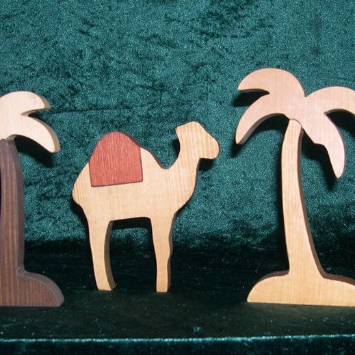 Moderne Designkrippe, Holz Palmen und Kamel